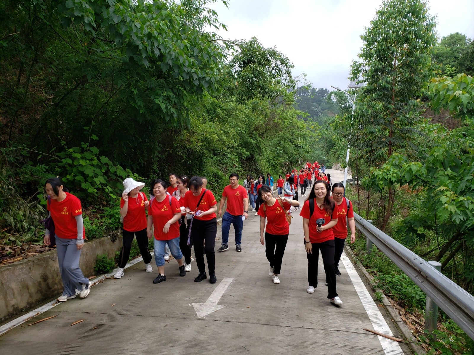 2022年螺螄粉小鎮(zhèn)飛行營(yíng)地“美麗柳州，快樂(lè)前行”健步走活動(dòng)